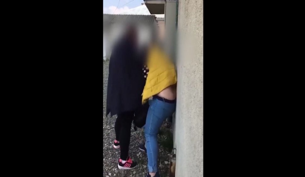 Imagini șocante din Botoșani. Elevă bătută crunt de colega sa (VIDEO)
