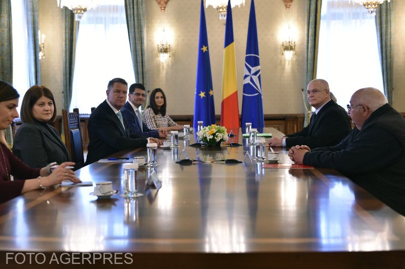 Klaus Iohannis a discutat separat cu cei doi foști deținuți politici. Cei doi i-au sugerat președintelui două întrebări pentru referendum