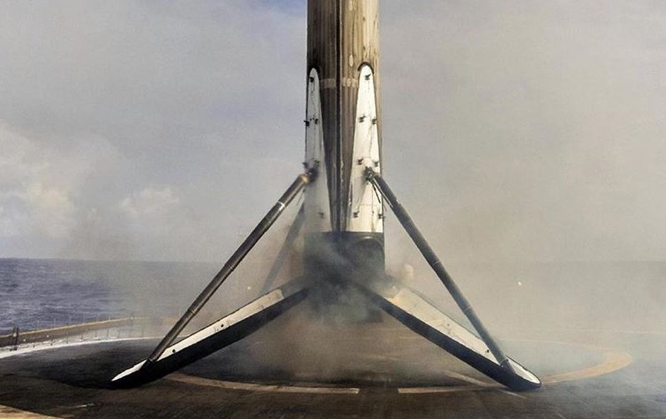 Reușită pentru compania spațială Space X! A avut prima lansare comercială a rachetei Falcon Heavy