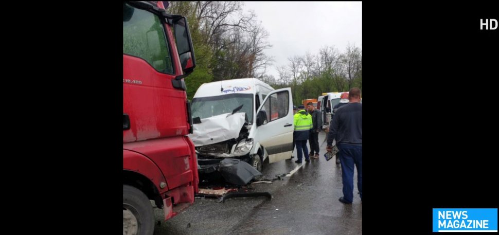 Microbuz care ducea mai mulți elevi în excursie, implicat într-un accident la Slatina. Șoferul a ajuns pe contrasens. Cinci copii răniți