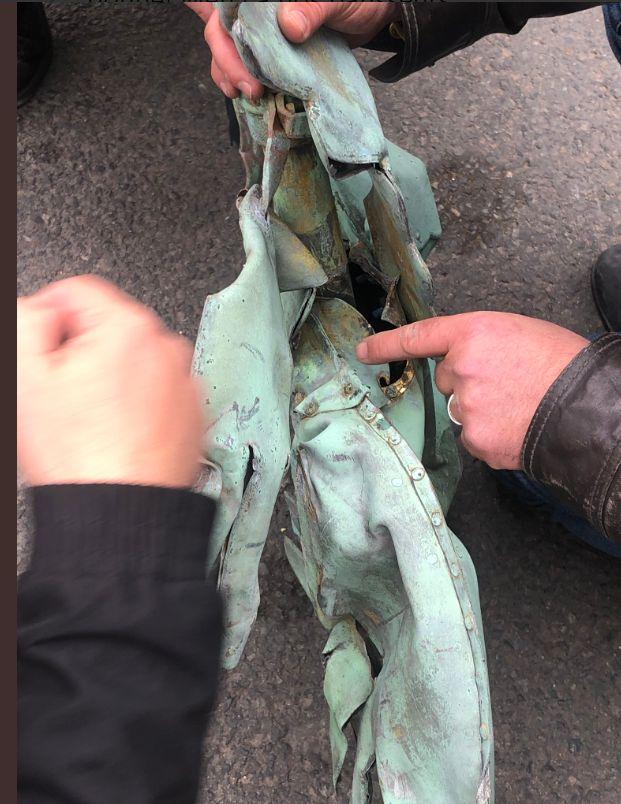 Cocoșul din turnul Catedralei Notre-Dame a fost găsit în moloz. Mulți spun că este un miracol (FOTO) 588704