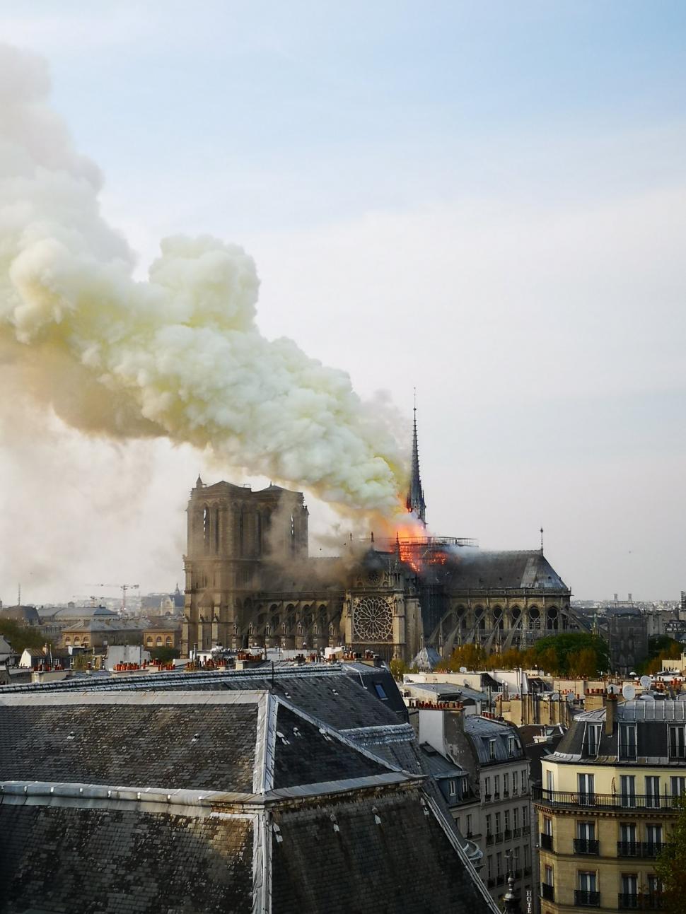 Incendiu la ”Notre Dame” din Paris. ”Structura este salvată în întregime” - VIDEO LIVE 588460