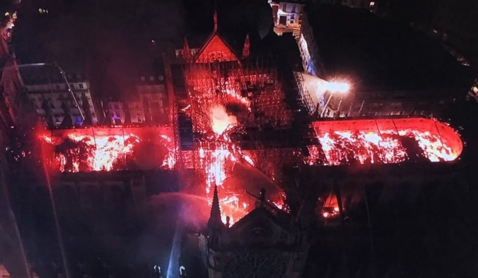 Incendiu la ”Notre Dame” din Paris. ”Structura este salvată în întregime” - VIDEO LIVE