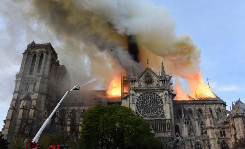 Incendiul de la Notre-Dame. Promisiunea făcută de Emmanuel Macron