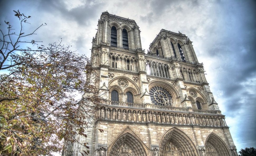 Victor Hugo, salvatorul catedralei Notre-Dame, când monumentul era în pericol de a fi abandonat