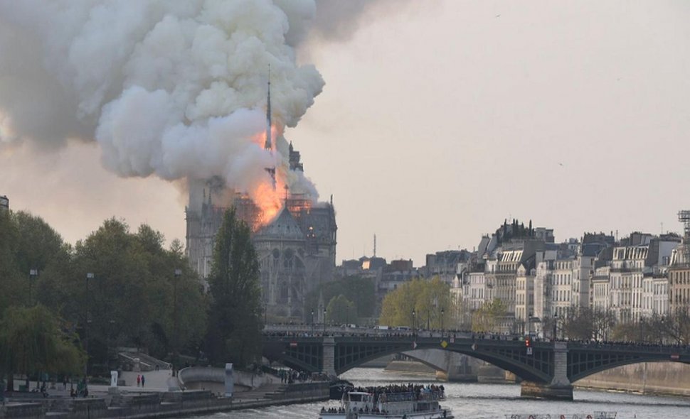 Incendiul de la Catedrala Notre-Dame a fost descoperit abia după a doua alarmă de incendiu