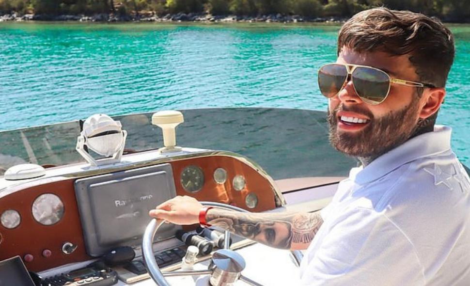 Un tânăr bogat care credea că oamenii străzii sunt leneși a vrut să vadă cum e să nu ai casă. Ce a pățit în a doua noapte sub cerul liber i-a schimbat viața! „Prefer să fiu în pușcărie” 588822