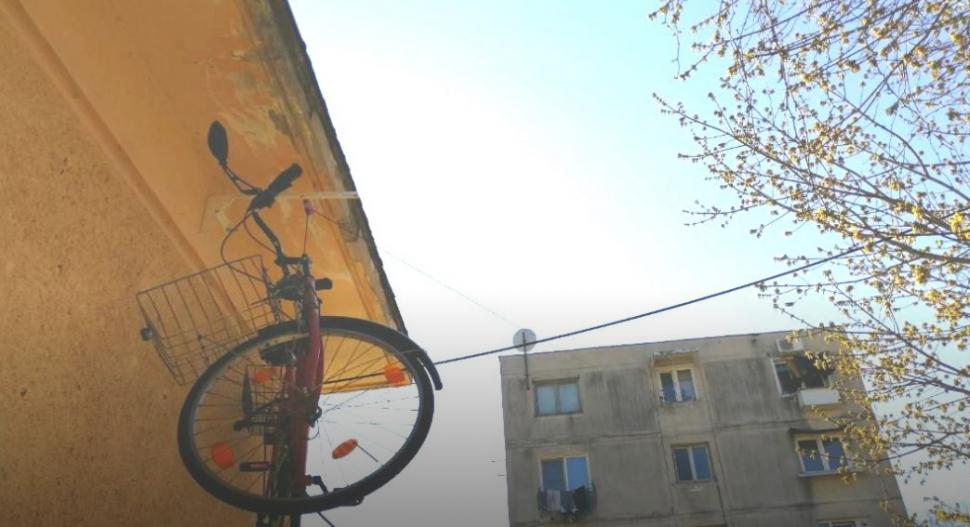 A rămas de trei ori fără bicicletă, așa că un bărbat din Bacău a avut o idee incredibilă. Toți își fac cruce când văd ce a făcut (FOTO) 589061