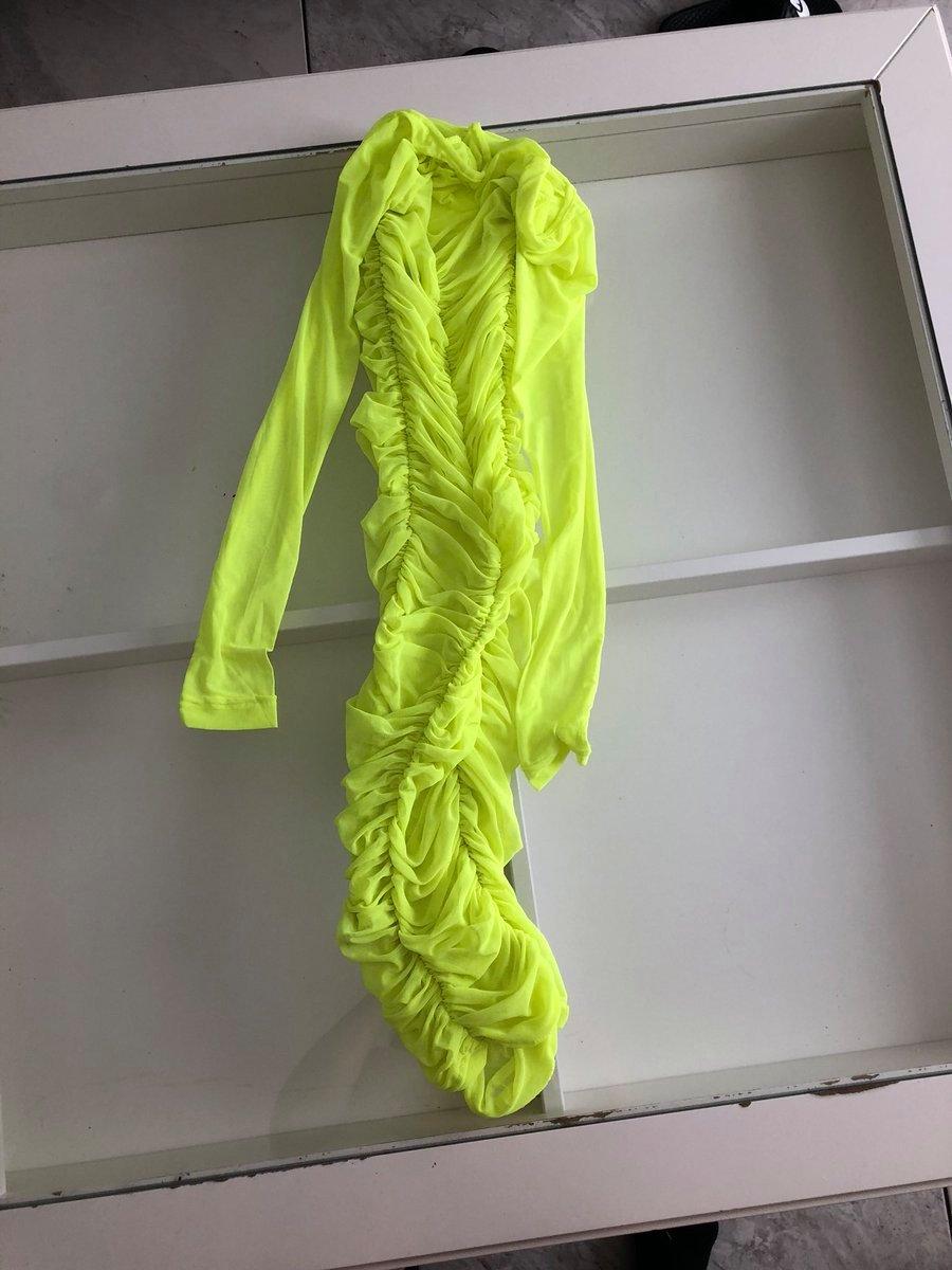 Și-a comandat o rochie pe internet, dar a încremenit când a deschis pachetul. „Nu e posibil așa ceva” (FOTO) 589154