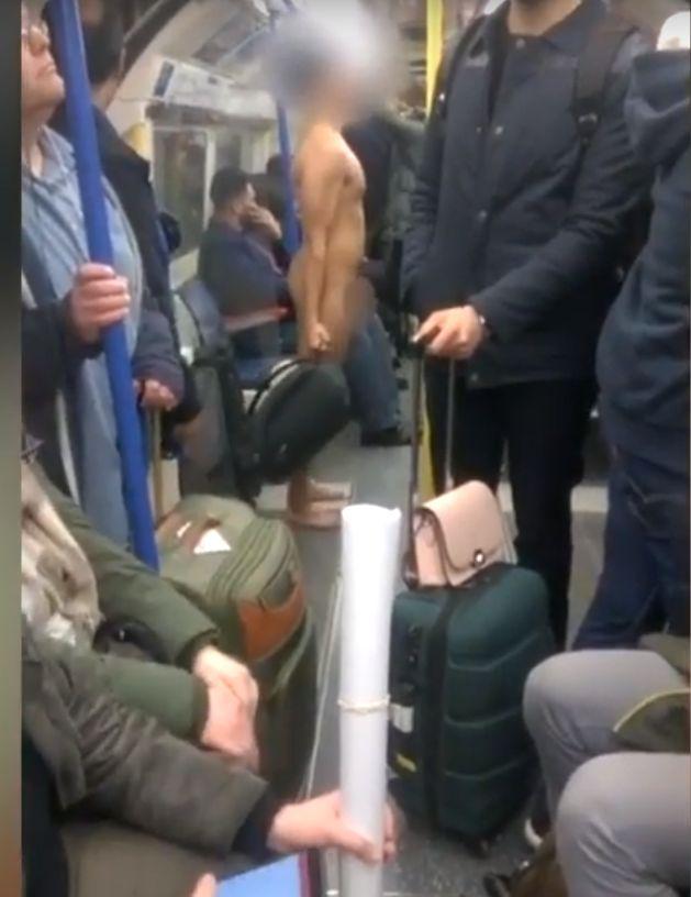 Surpriză în această dimineață la metrou. Cum a apărut un bărbat printre călători. „Te rog să cobori acum din tren” (FOTO-VIDEO) 589103