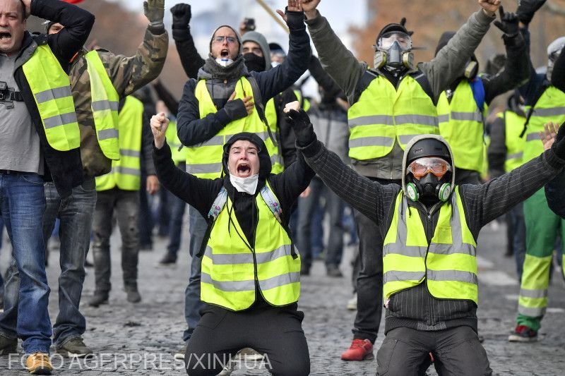 Proteste violente la Paris. ”Vestele galbene” au provocat mai multe incendii