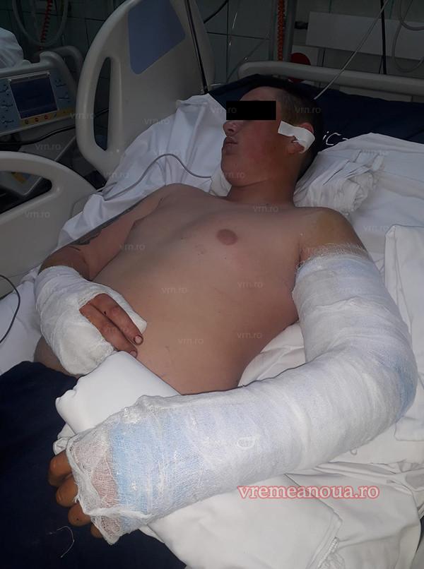 Un profesor din Vaslui, declarații șocante despre situația din școli: Armele albe au devenit obiecte de rechizită în școli. Elevii vin băuți la prima oră a dimineții 589405