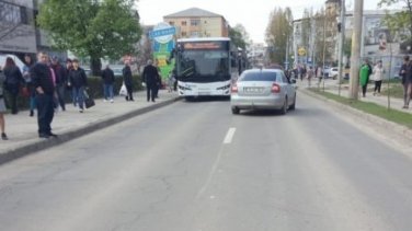 Șoferii care ajunseseră pe această stradă din Iași duminică după-amiaza au avut un șoc. „Doamne, a apărut din senin” (FOTO)