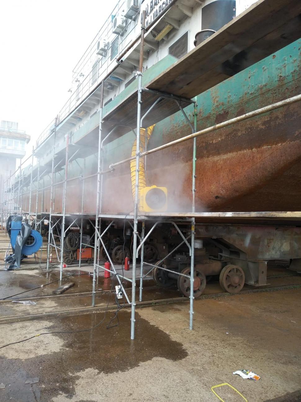 Incendiu de proporții la o ambarcațiune din Giurgiu, zona Șantierul Naval 589718