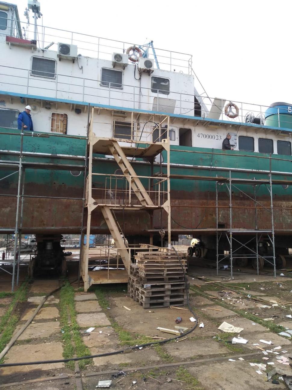 Incendiu de proporții la o ambarcațiune din Giurgiu, zona Șantierul Naval 589719