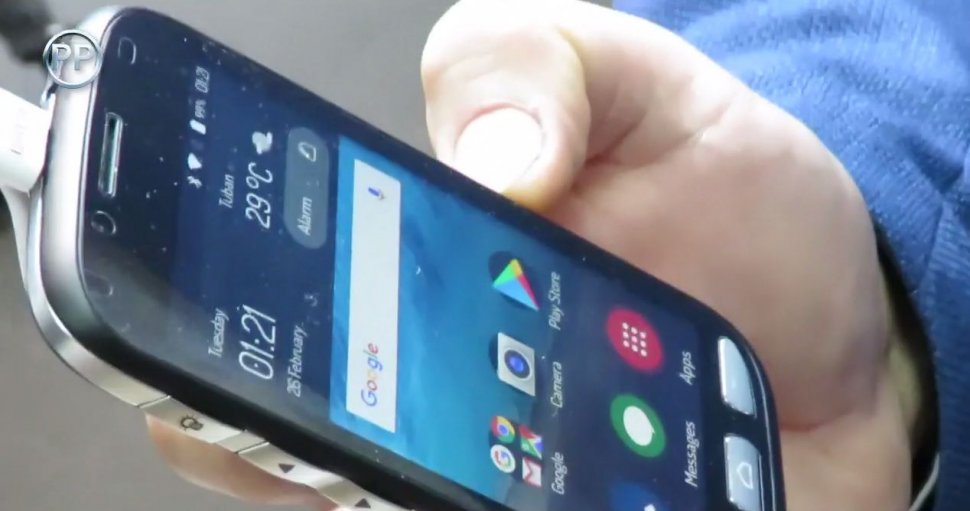 24 IT. Cum arată telefoanele smart, cu buton S.O.S, pentru bunici