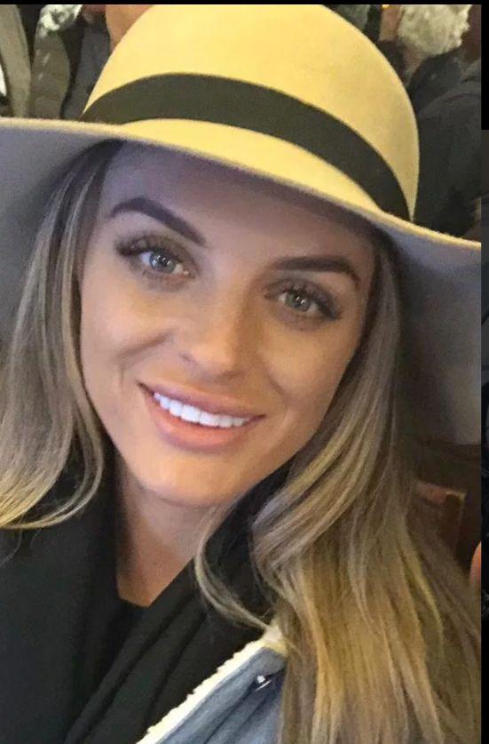 A vrut să își facă o schimbare, însă, la scurt timp totul s-a transformat într-un coșmar. Prețul frumuseții pentru o tânără (FOTO) 589892