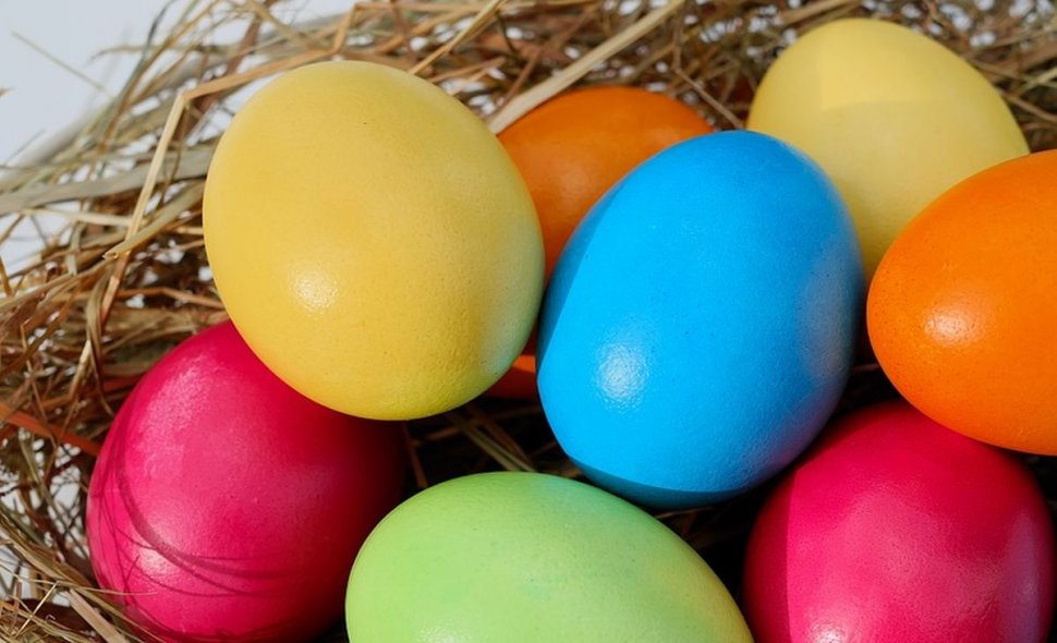 Atenție la cifrele inscripționate pe ouăle din comerț! Ce ouă consumă românii