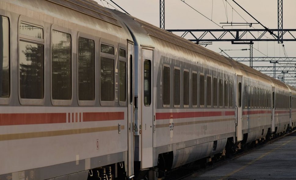Avertismentul CFR după ce 15 oameni au murit electrocutați pe calea ferată: „Selfie-ul pe tren ucide”
