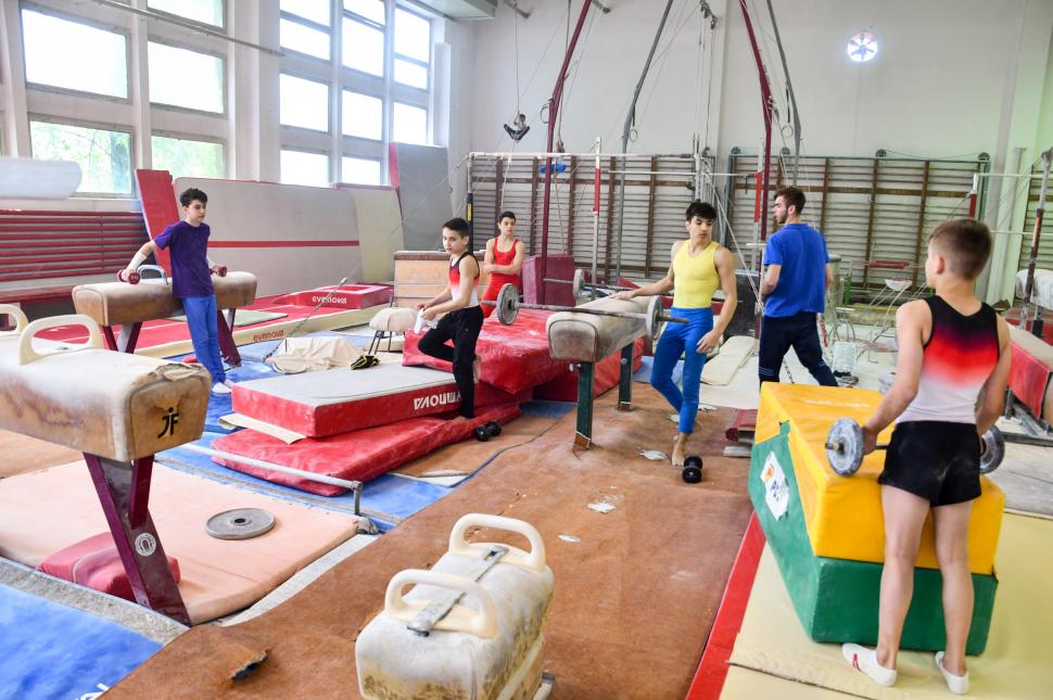 Guvernul a terminat construcția unei săli moderne de gimnastică în București. De facilități va beneficia și lotul național de gimnastică feminină 590437