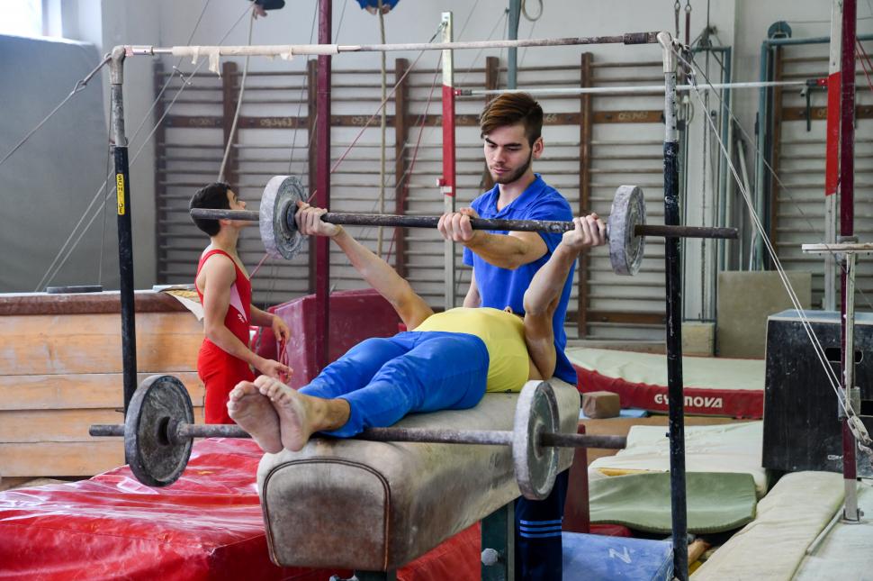Guvernul a terminat construcția unei săli moderne de gimnastică în București. De facilități va beneficia și lotul național de gimnastică feminină 590438