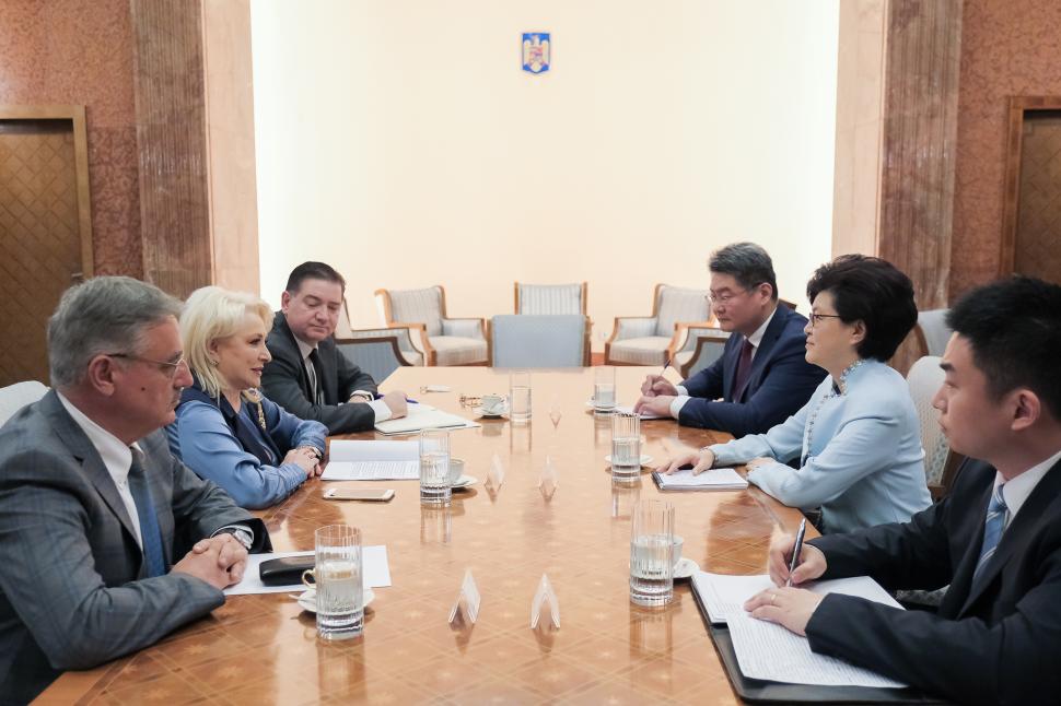 Premierul Viorica Dăncilă, schimbare radicală de look - FOTO 590471