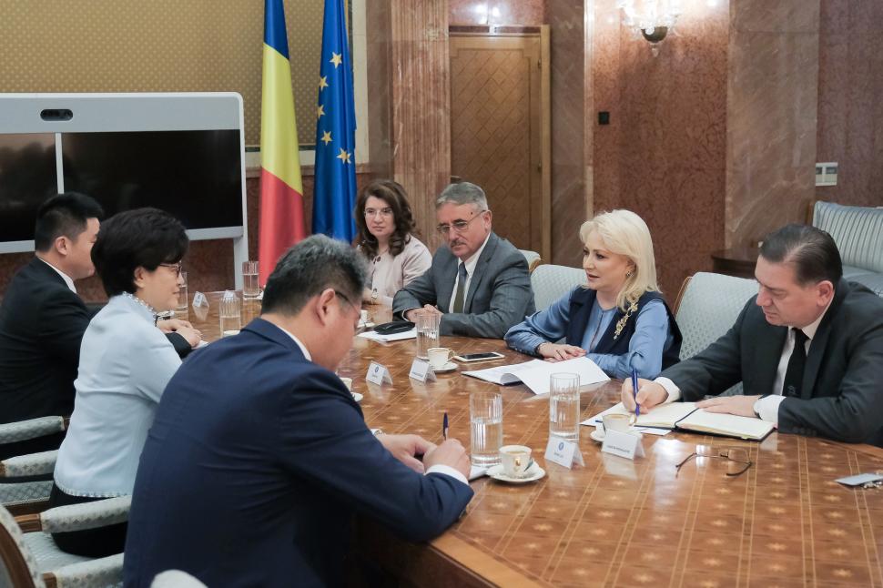 Premierul Viorica Dăncilă, schimbare radicală de look - FOTO 590472