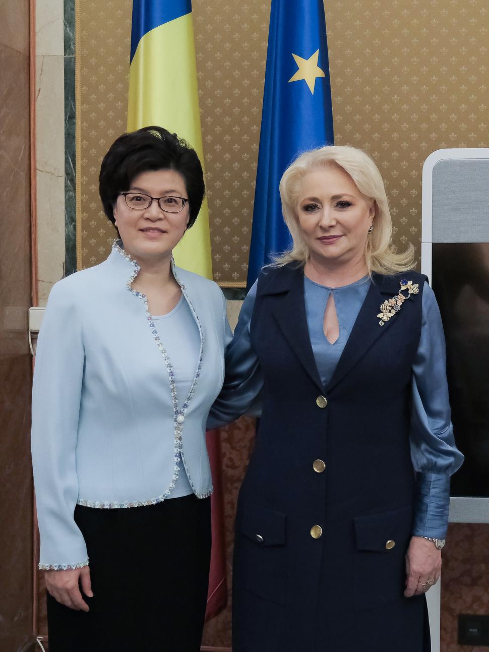 Premierul Viorica Dăncilă, schimbare radicală de look - FOTO 590474