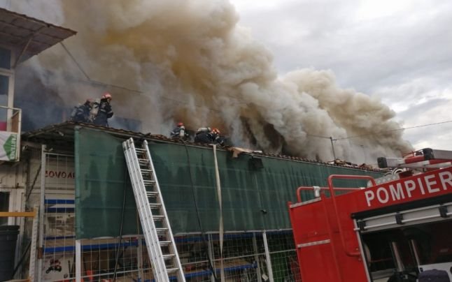 Incendiu la un depozit din zona industrială a oraşului Tulcea  