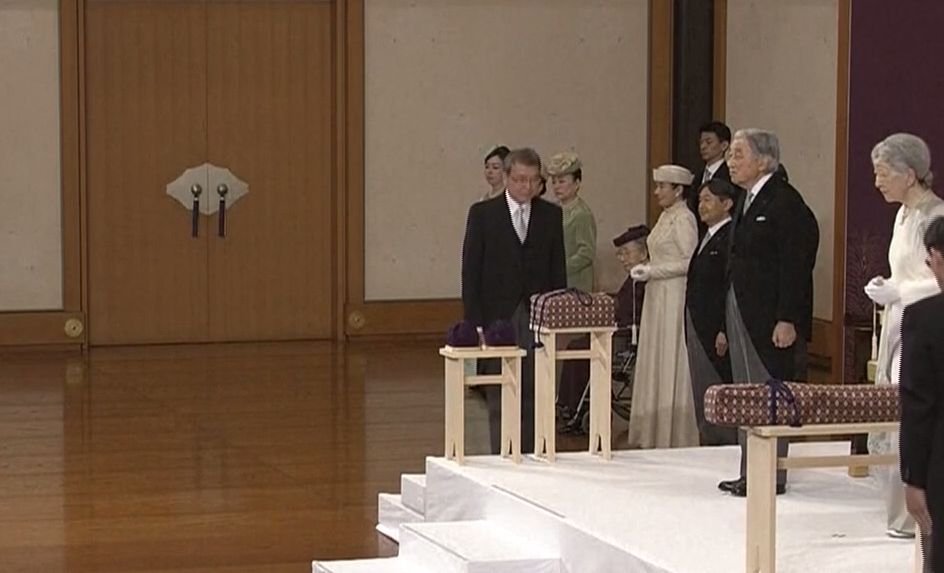 Împăratul Japoniei, Akihito, abdică oficial