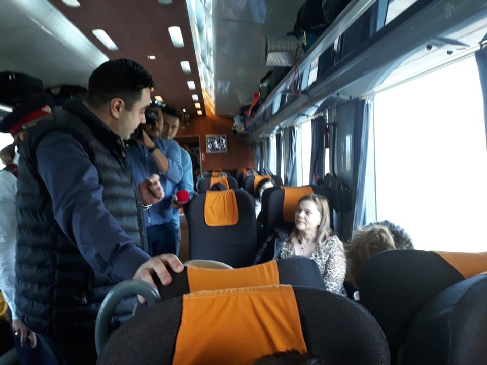 Ministrul Transporturilor, Răzvan Cuc, a mers la mare cu trenul: "Cei de la CFR Călători fac toate eforturile astfel încât românii să beneficieze de condiții civilizate"