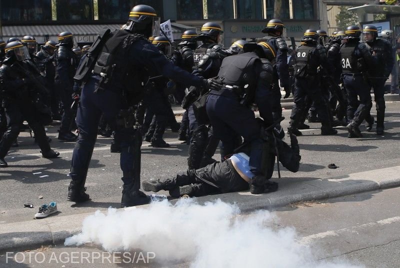 Ziua Muncii 2019. Ciocniri violente la Paris între poliție și vestele galbene LIVE VIDEO