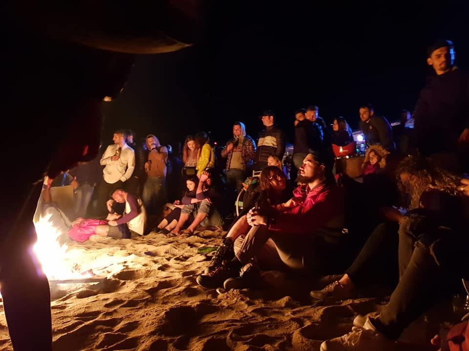 Erau aseară pe plajă în Vama Veche, când li s-a părut că văd pe cineva cunoscut. Când au realizat cine e, au încremenit: Da, era chiar el! 591393