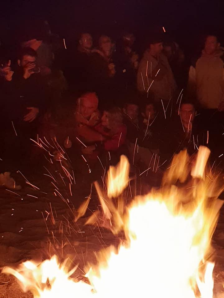 Erau aseară pe plajă în Vama Veche, când li s-a părut că văd pe cineva cunoscut. Când au realizat cine e, au încremenit: Da, era chiar el! 591394