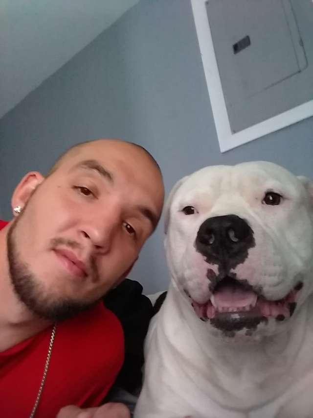 Bărbatul a postat un mesaj disperat în care își scotea la vânzare mașina. Toți au fost extrem de emoționați când au aflat motivul din spatele gestului său 591675