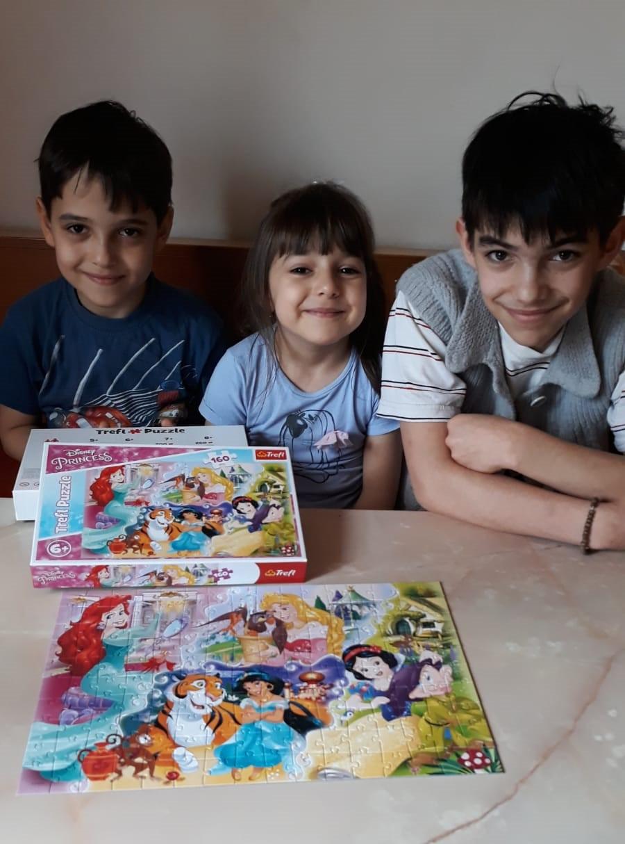 Prin campania „Schimbă o viață”, 542 de beneficiari din București și din 20 de județe ale țării  au primit „Bucurie la cutie” de Paști 591702