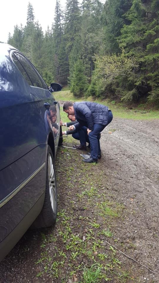 Un ministru din Guvernul Dăncilă a rămas blocat într-o pădure din Suceava 591583