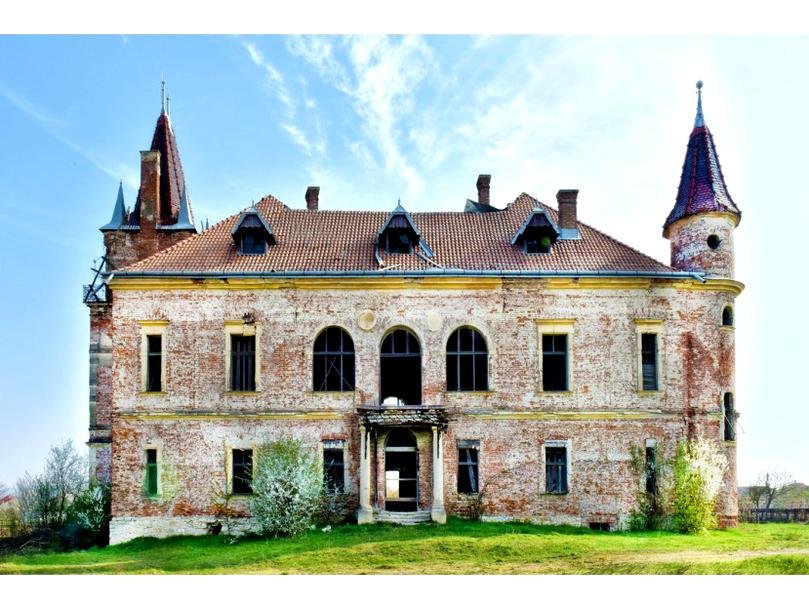 Un castel din Maramureș a fost scos la vânzare. Prețul de pornire, 275.000 de euro
