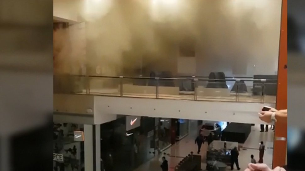 Incendiu într-un mall din Capitală