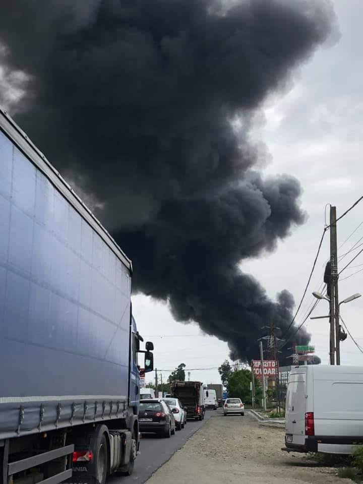 Incendiu uriaș la un centru comercial din Afumați. Circulația este restricționată - VIDEO 592160