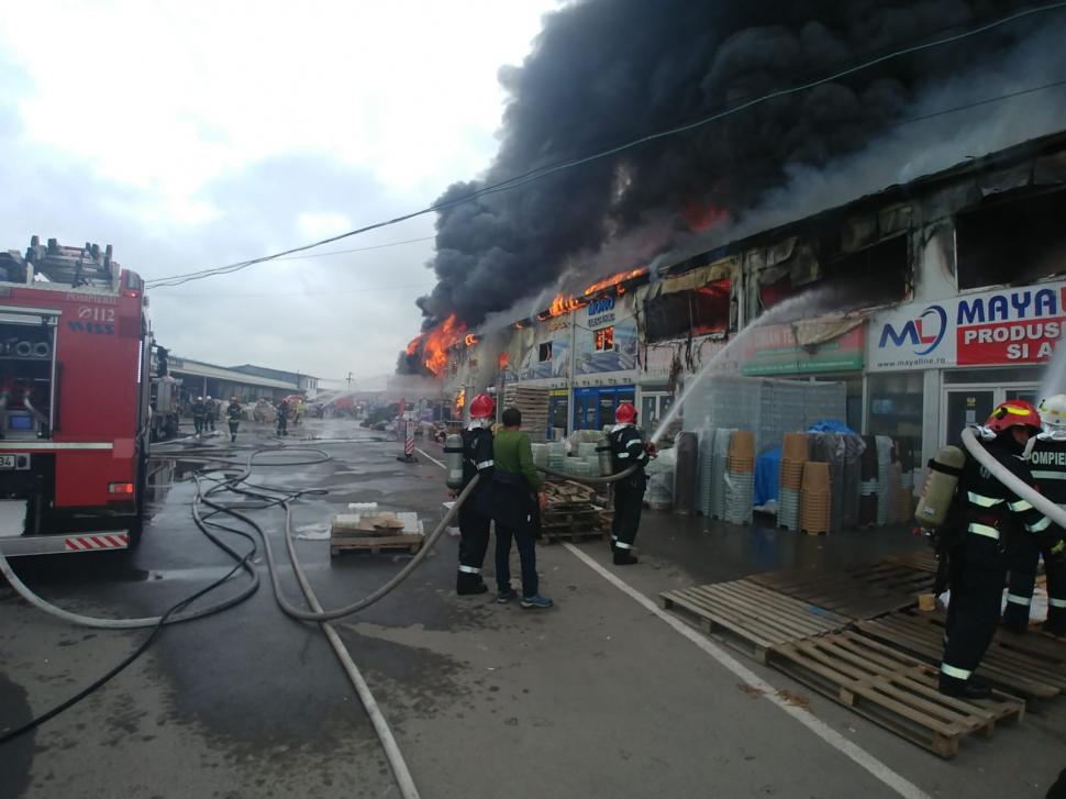 Incendiu uriaș la un centru comercial din Afumați. Circulația este restricționată - VIDEO 592171