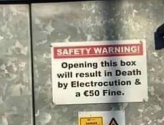 A văzut un semn de avertisment și s-a apropiat să citească mai bine. A crezut că nu este adevărat. A făcut imediat o poză care s-a viralizat: „E ca și cum moartea nu ar fi suficientă” (FOTO) 592462