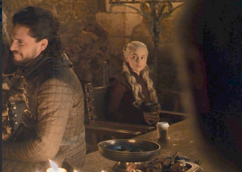 Reacția de milioane a HBO, după ce într-o scenă din Game of Thrones a apărut un pahar de la Starbucks