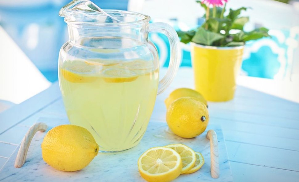 DIETA cu limonadă. Curăță colonul, te energizează și te ajută să slăbești