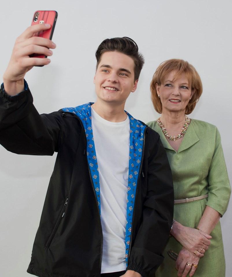 Selly, cel mai urmărit vlogger din România, fotografie cu Majestatea Sa Margareta 592661