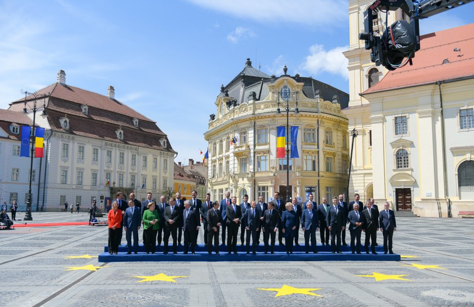 Declarația adoptată la Summitul de la Sibiu. Semnatarii: "Vom continua să protejăm modul nostru de viaţă, democraţia şi statul de drept”