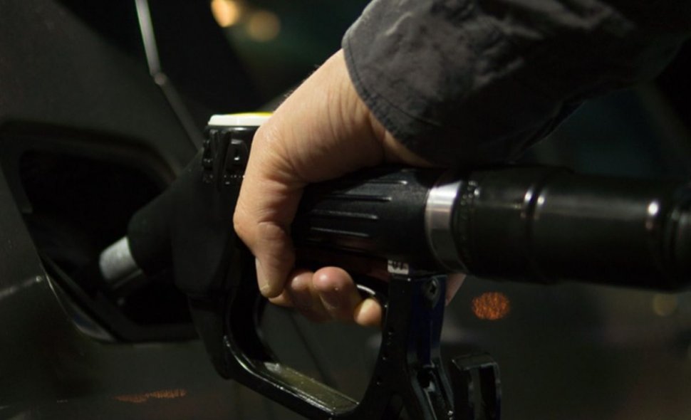 Veste bună pentru șoferi. Preţul benzinei în România a scăzut sub media europeană