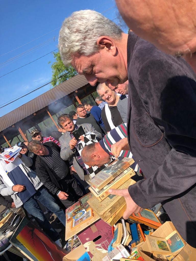 Fără jandarmi, Mihai Tudose, baie de mulțime la Buzău 593363