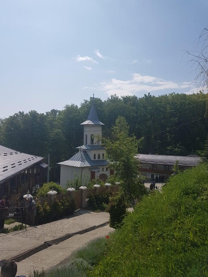 Locul din România unde minunile se întâmplă în fiecare zi. Mărturiile oamenilor (FOTO) 593311