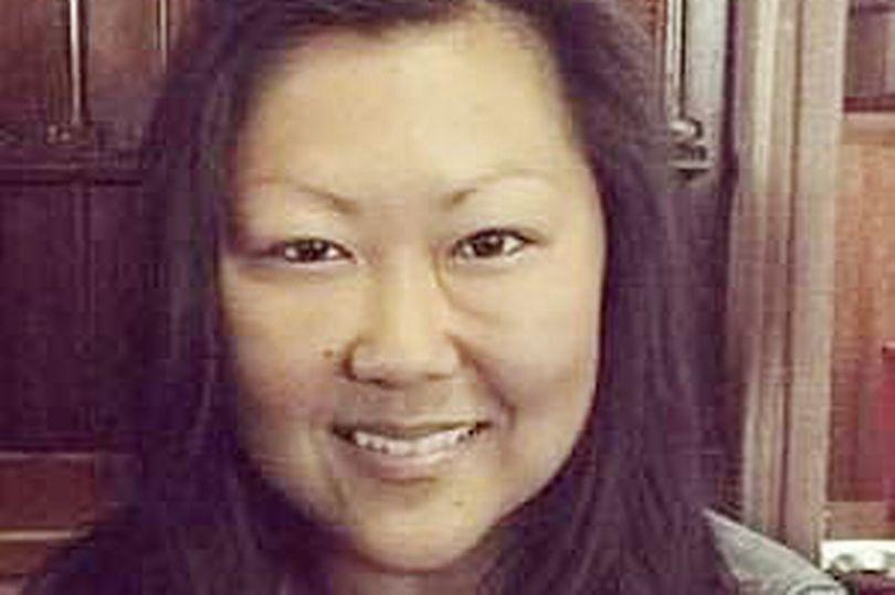 Femeia s-a dus în dormitorul copilului de 11 ani, s-a întins lângă el și a început să îl mângâie. I-a cerut apoi să facă dragoste cu ea. Băiatul i-a șoptit ceva la ureche, dar partida a continuat (FOTO) 593407